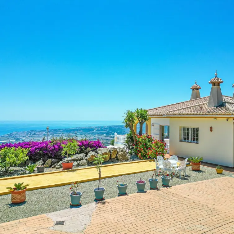 Sale of detached villa in Arenas