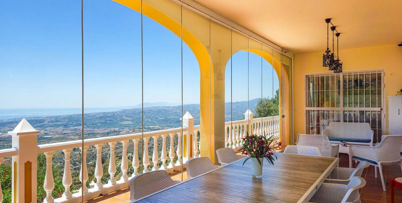 Sale of detached villa in Arenas 10