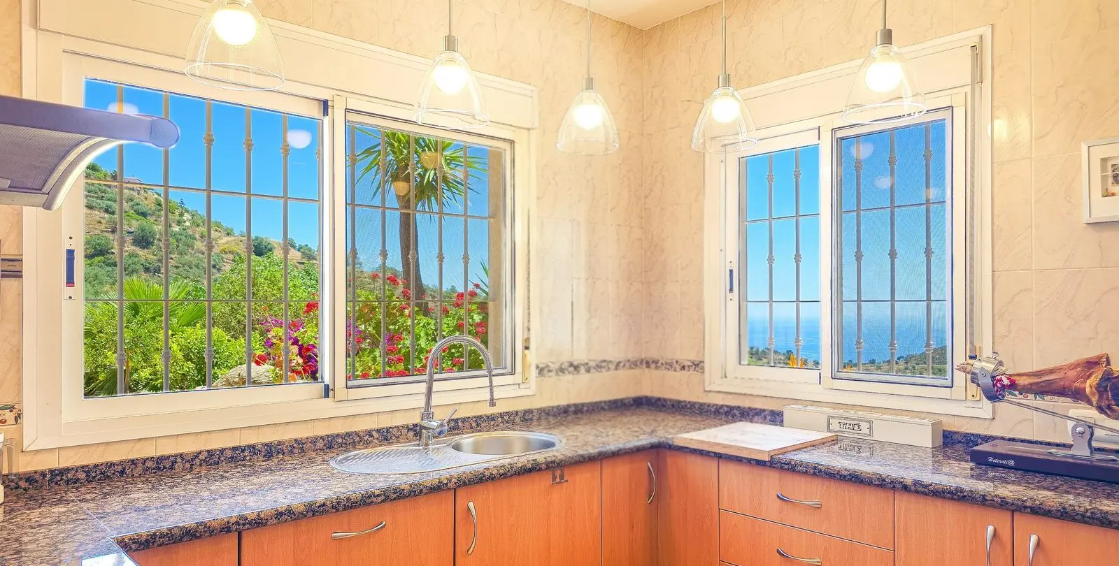 Sale of detached villa in Arenas 20