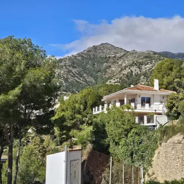 Продажа  отдельно стоящей виллы в Mijas