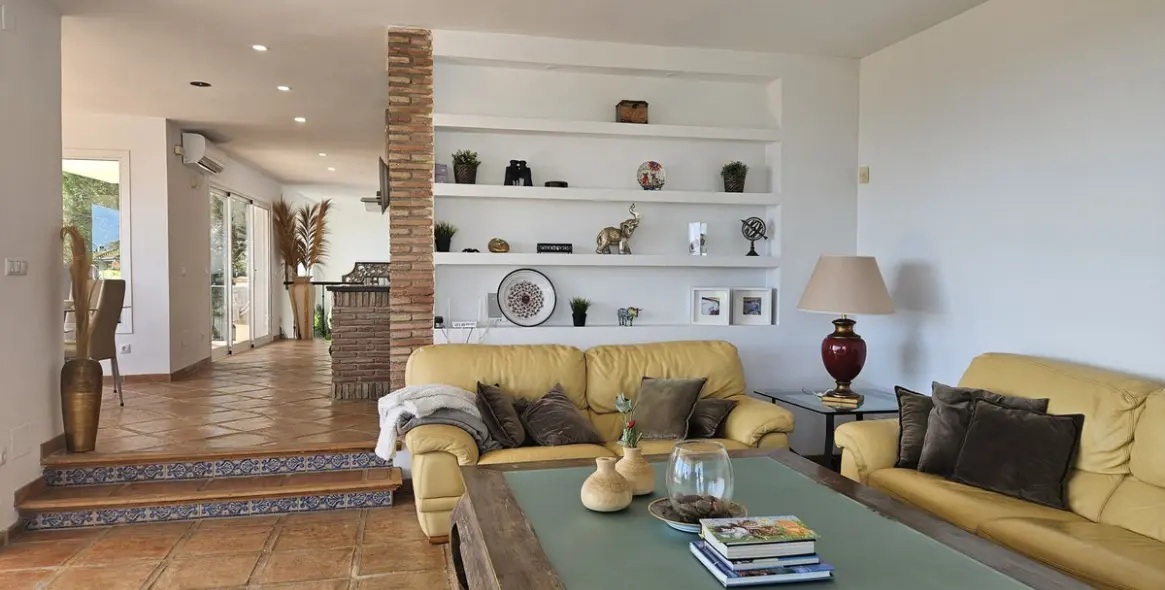 Продажа  отдельно стоящей виллы в Mijas 24