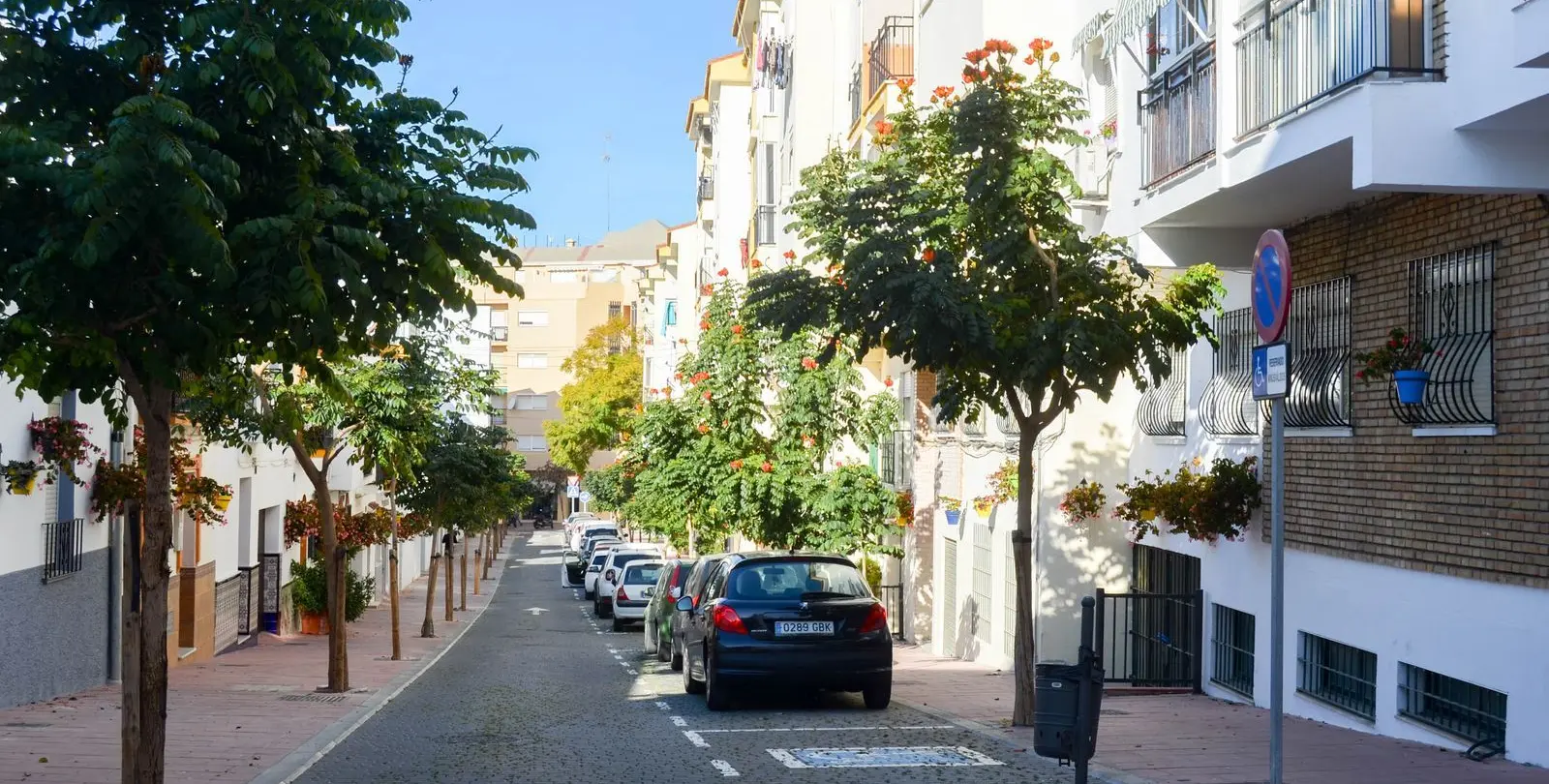 Sale of middle floor apartment in Estepona 1