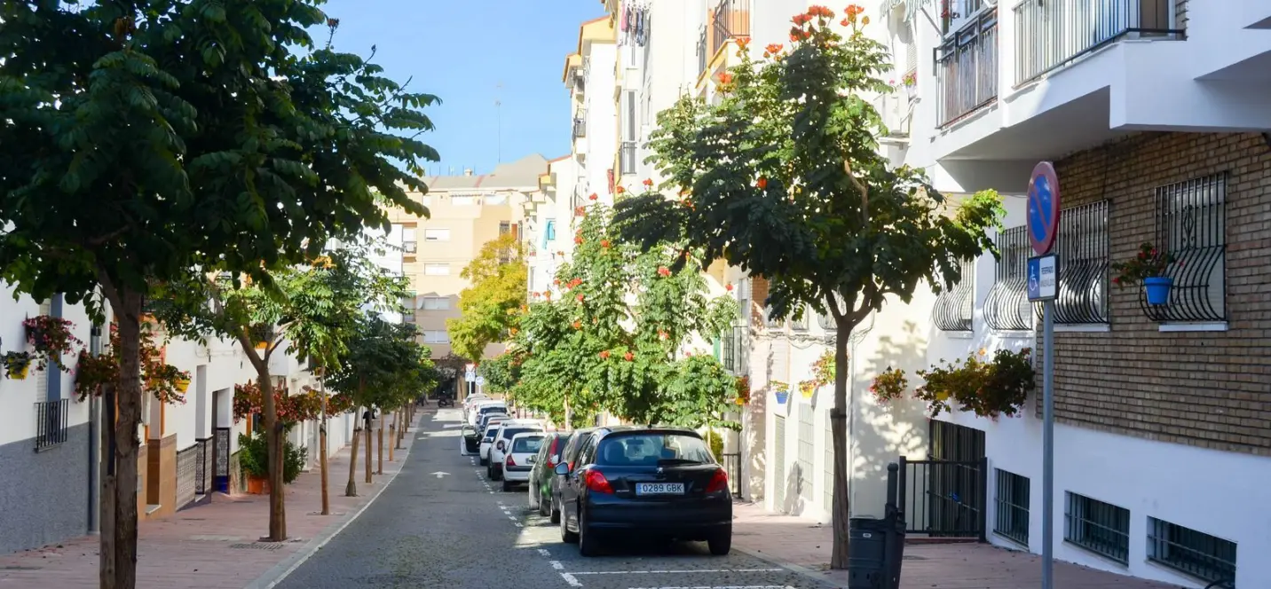 Sale of middle floor apartment in Estepona 0