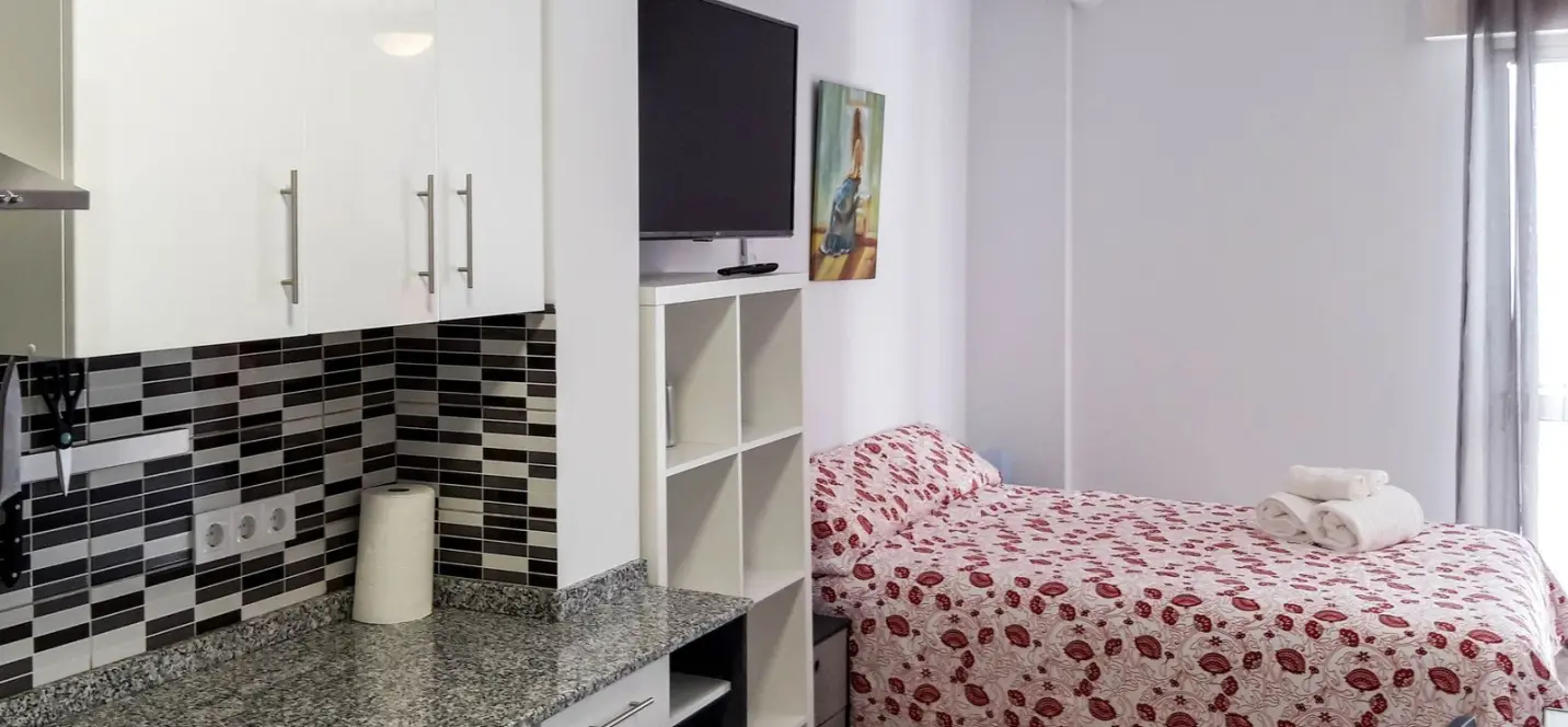 Sale of middle floor apartment in Estepona 3
