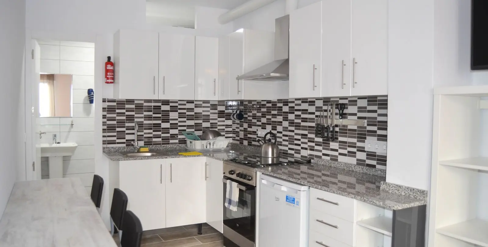 Sale of middle floor apartment in Estepona 11