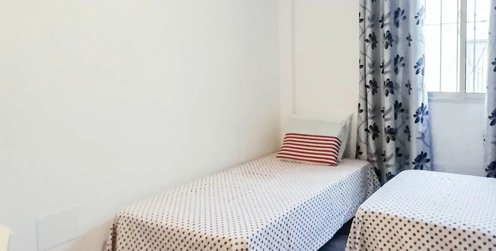 Sale of middle floor apartment in Estepona 42