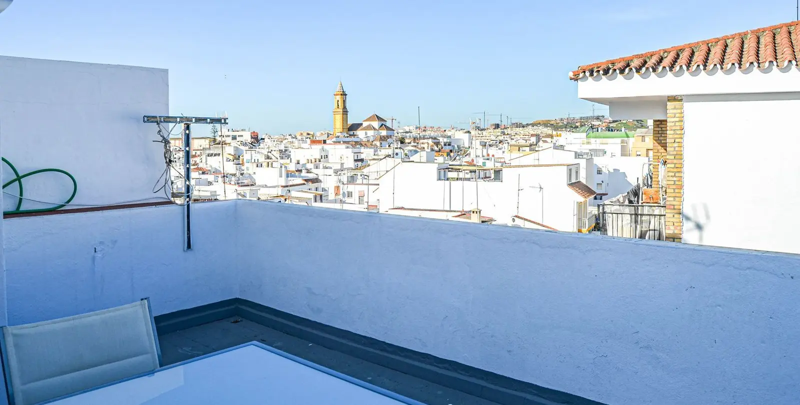 Sale of middle floor apartment in Estepona 68