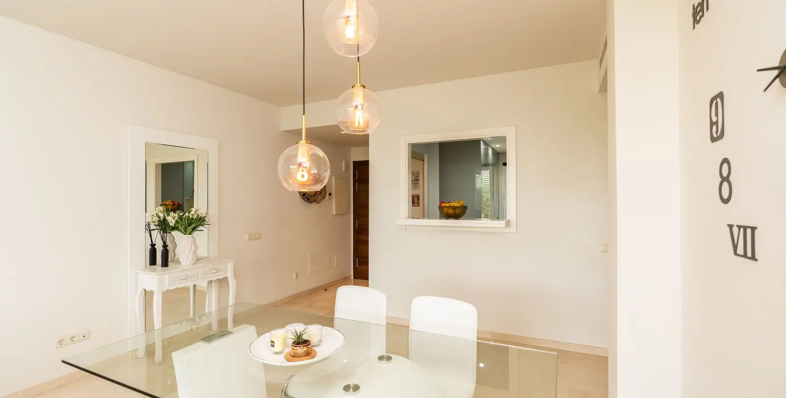 Продажа апартаментов на первом этаже в Casares 10