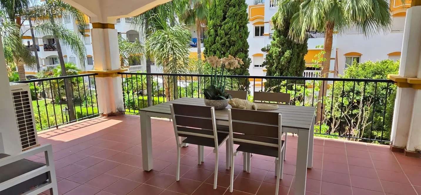 Sale of middle floor apartment in Puerto Banús 0