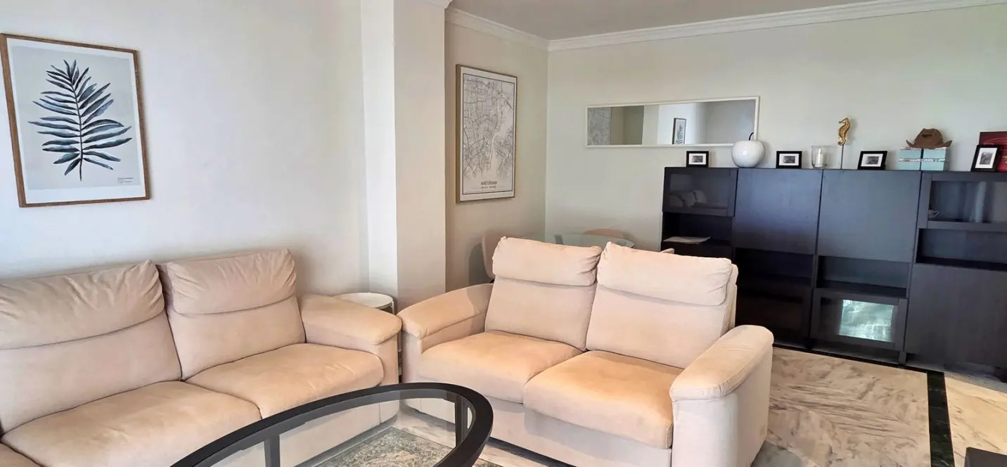 Sale of middle floor apartment in Puerto Banús 4