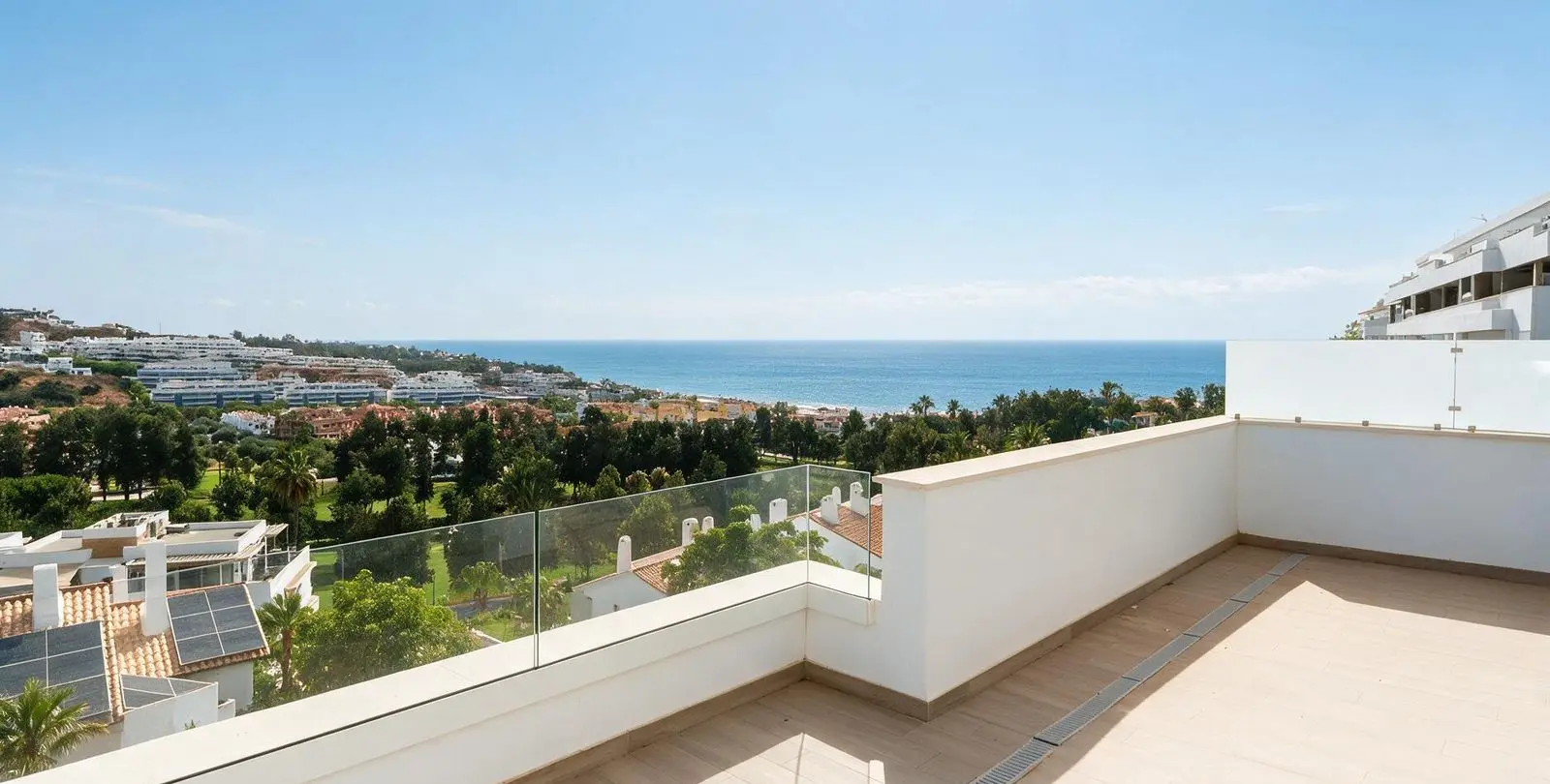 Sale of middle floor apartment in La Cala de Mijas 1