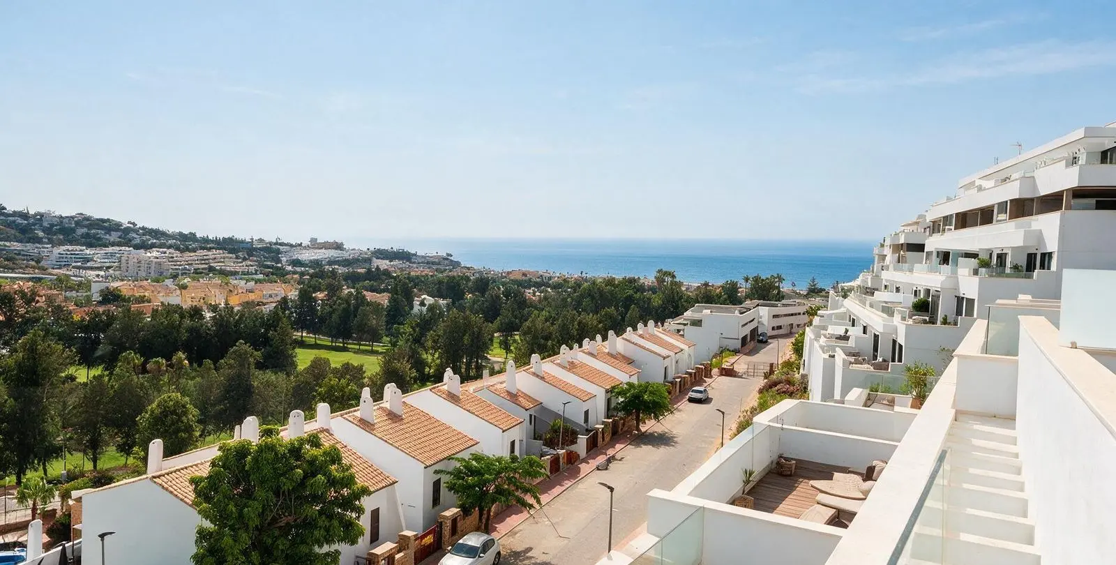Sale of middle floor apartment in La Cala de Mijas 2