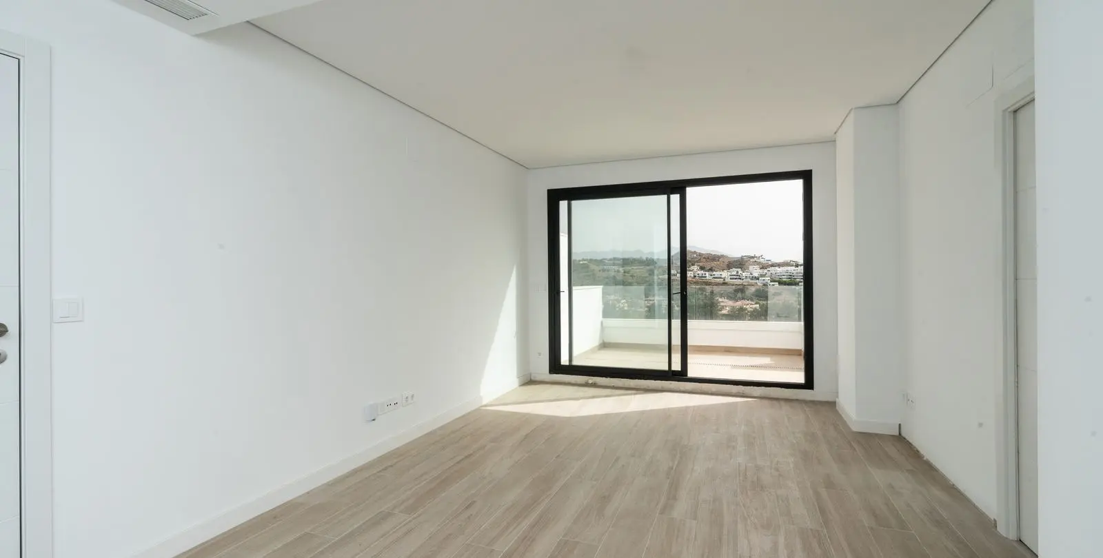 Sale of middle floor apartment in La Cala de Mijas 12