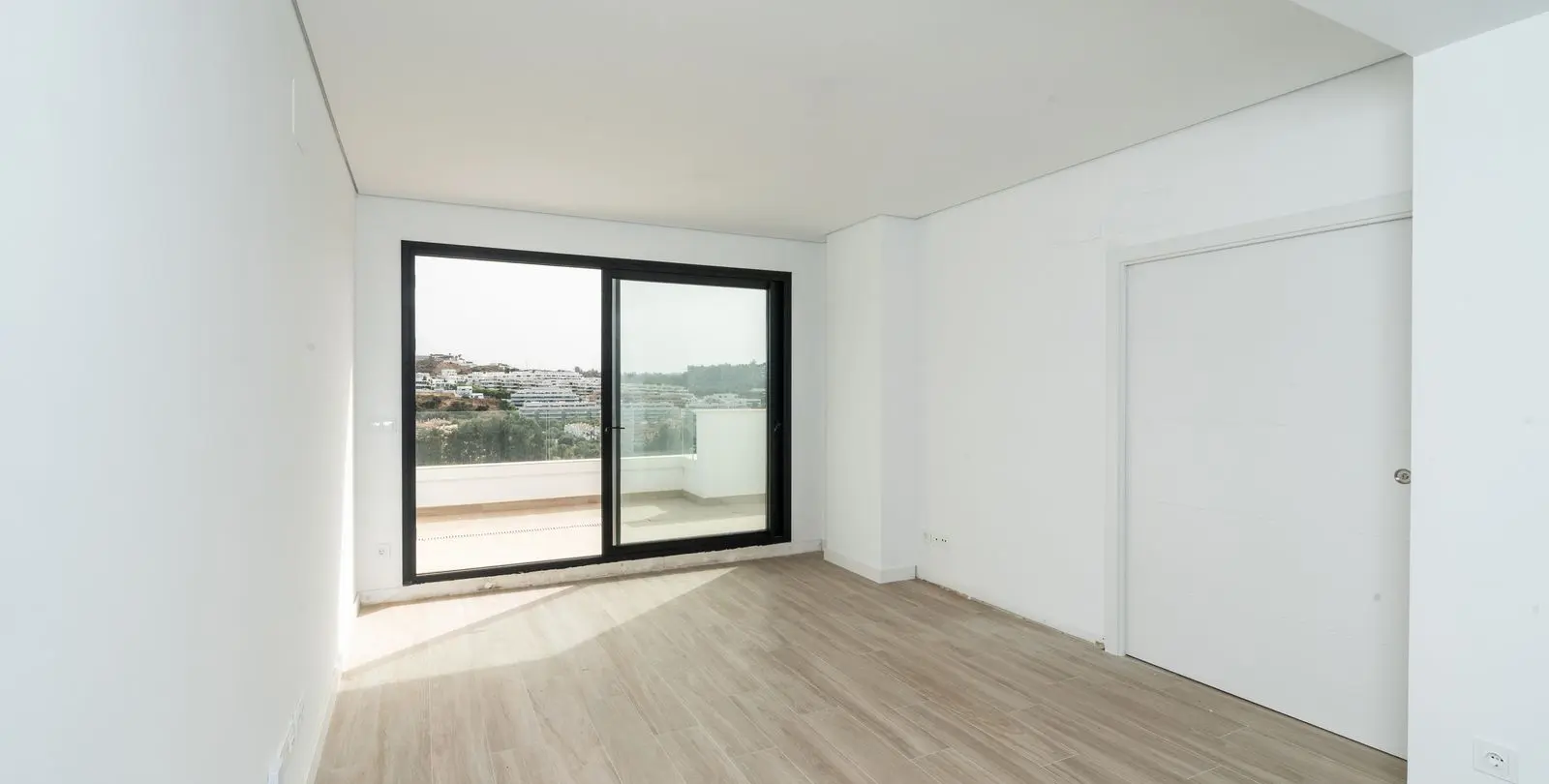 Sale of middle floor apartment in La Cala de Mijas 13