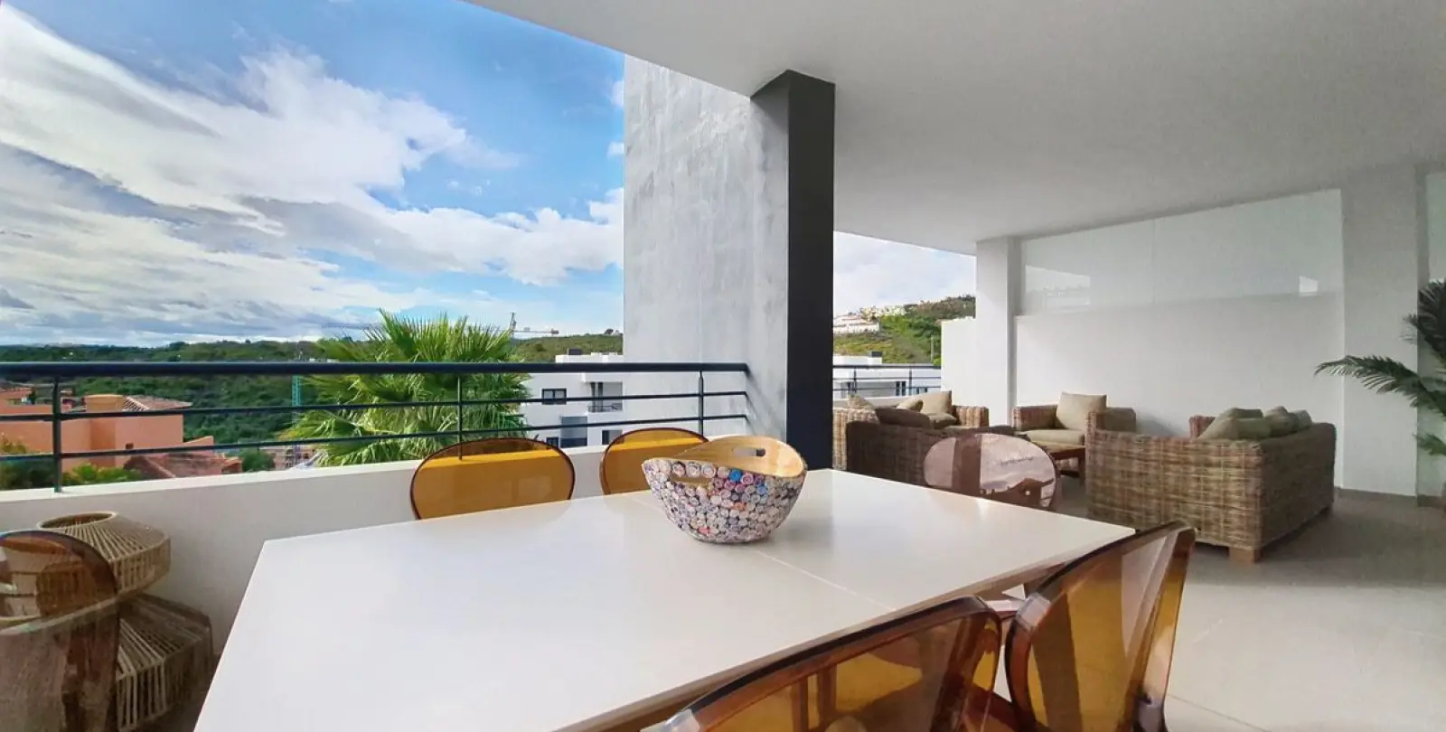 Venta de apartamento en planta media en Casares 2