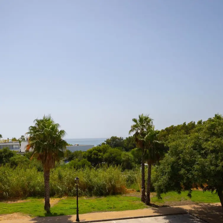 Venta de apartamento en planta media en Estepona