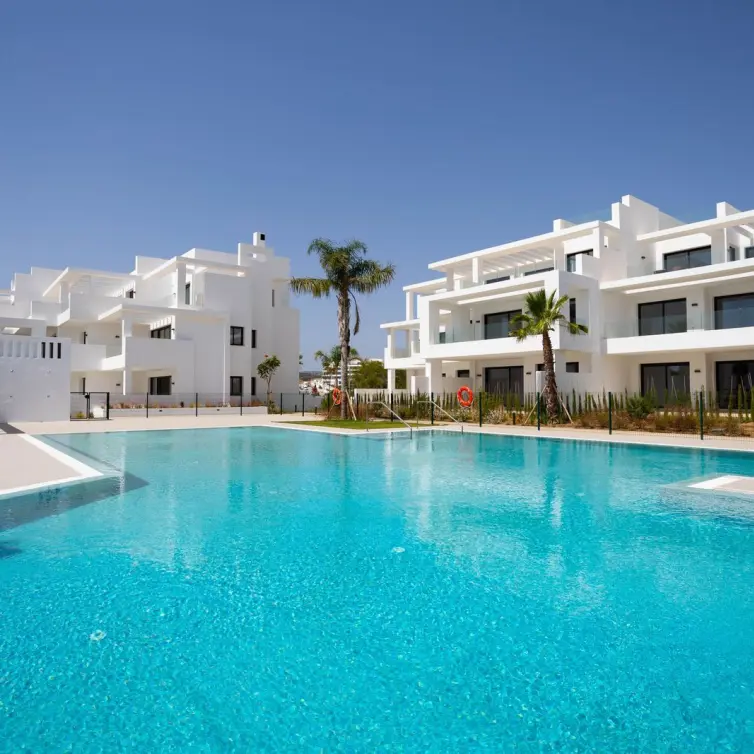 Venta de apartamento en planta media en Estepona