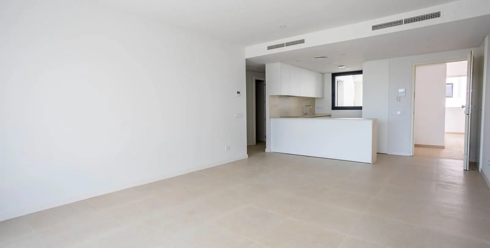 Venta de apartamento en planta media en Estepona 4