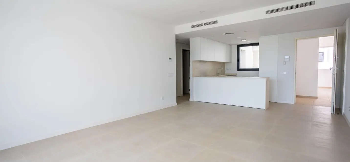 Venta de apartamento en planta media en Estepona 3