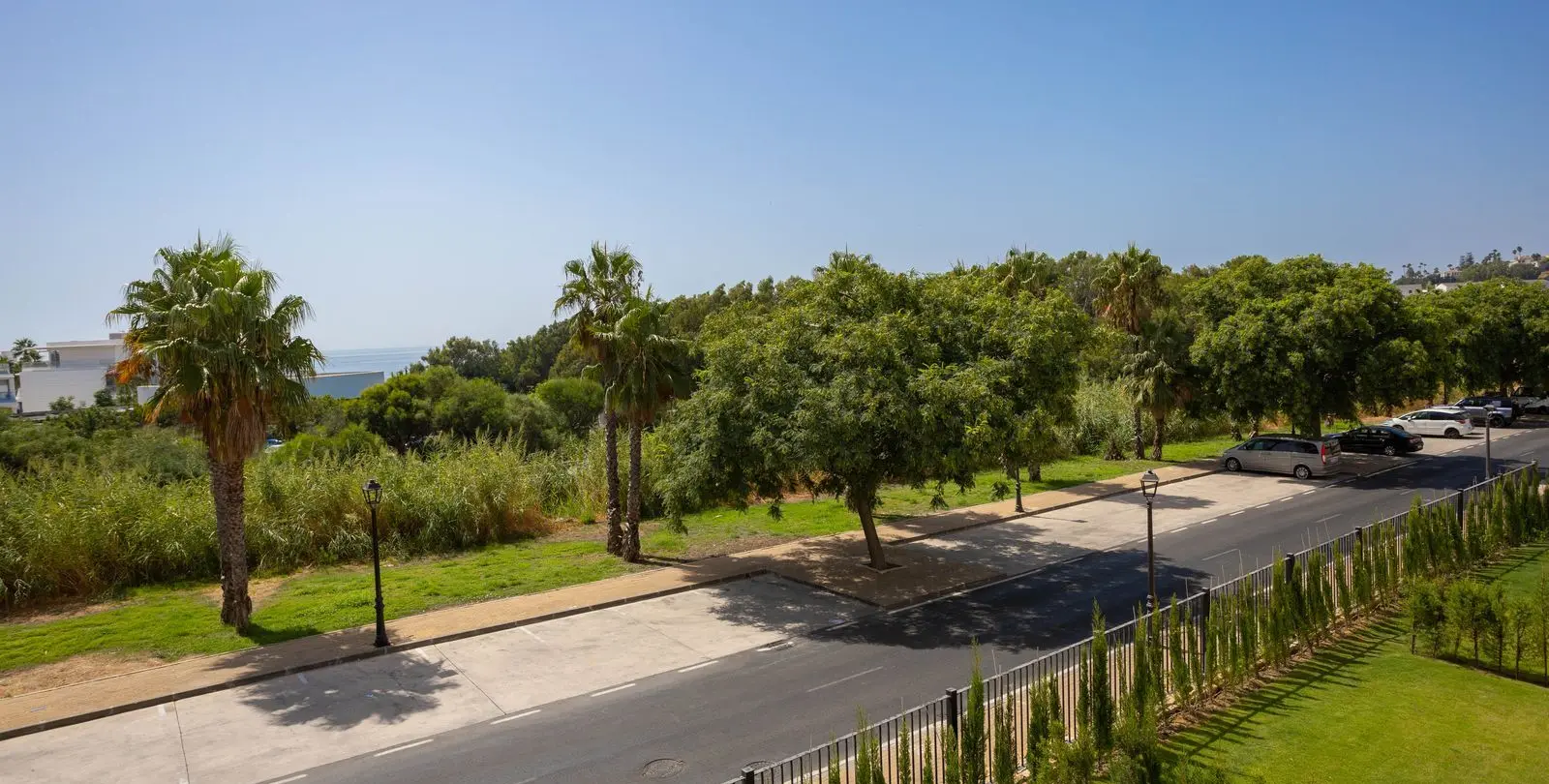 Venta de apartamento en planta media en Estepona 7