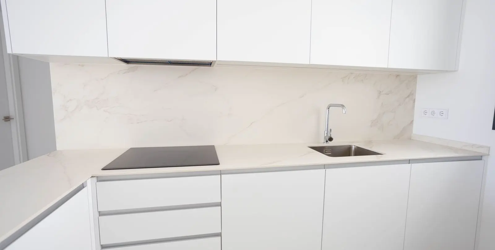 Venta de apartamento en planta media en Estepona 11