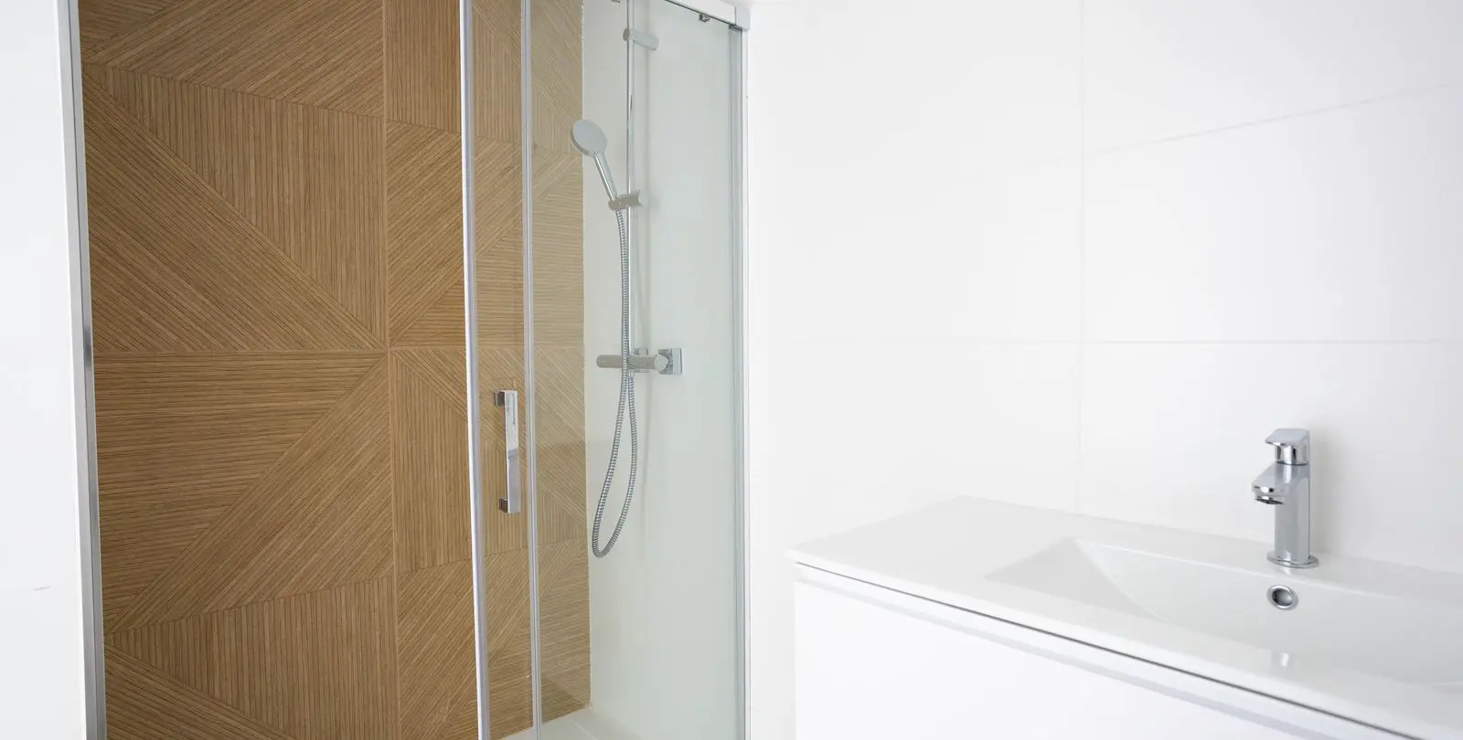 Venta de apartamento en planta media en Estepona 19