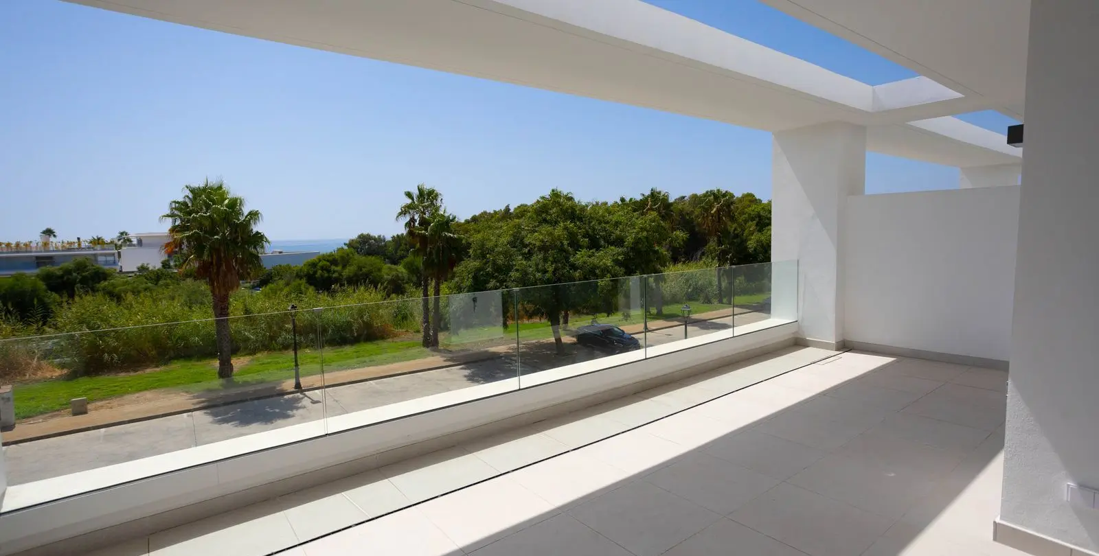 Venta de apartamento en planta media en Estepona 20