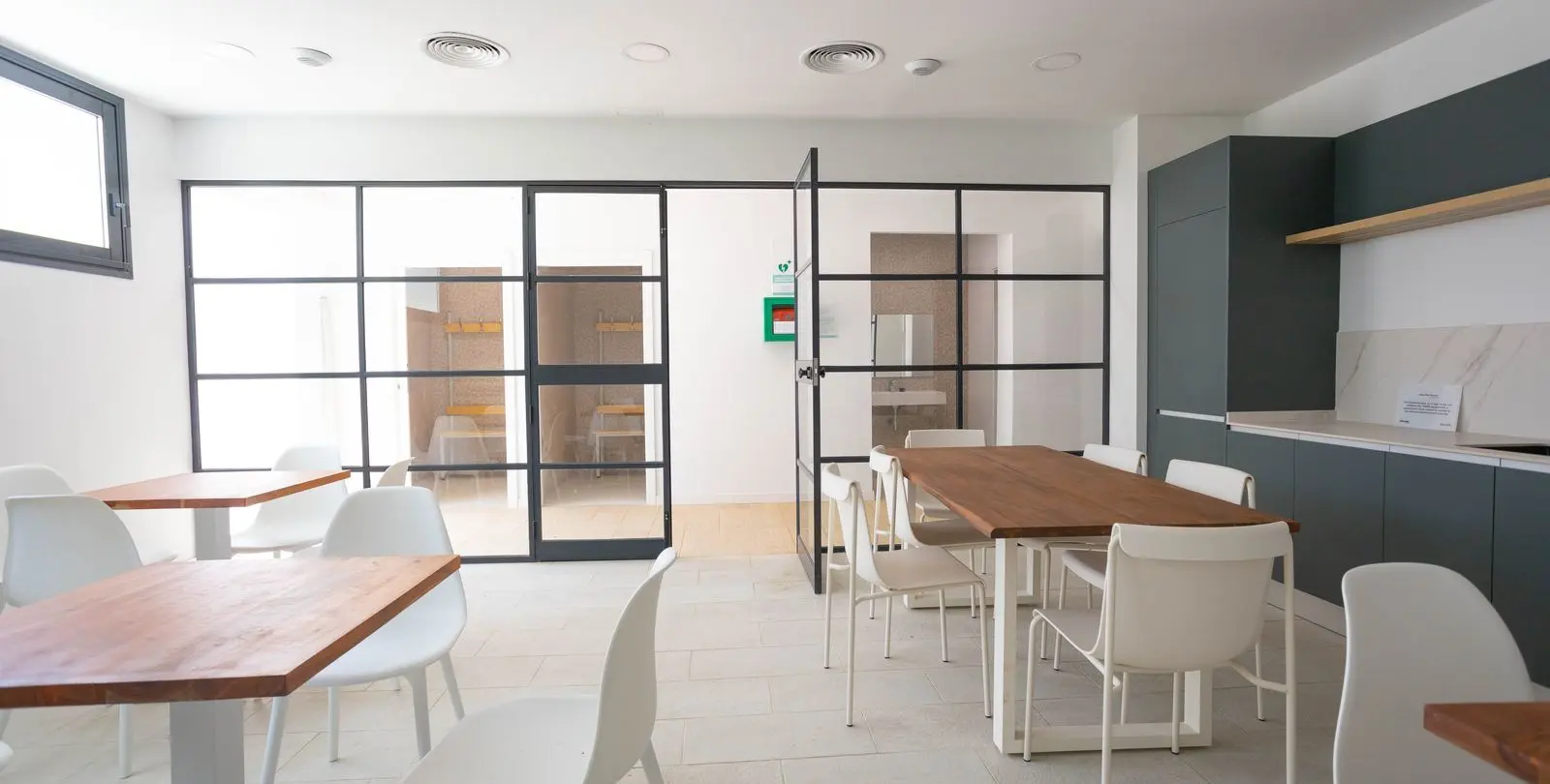 Venta de apartamento en planta media en Estepona 22