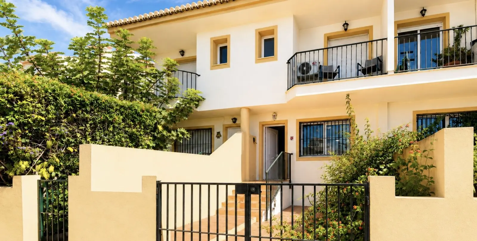 Sale of townhouse in Costabella 1