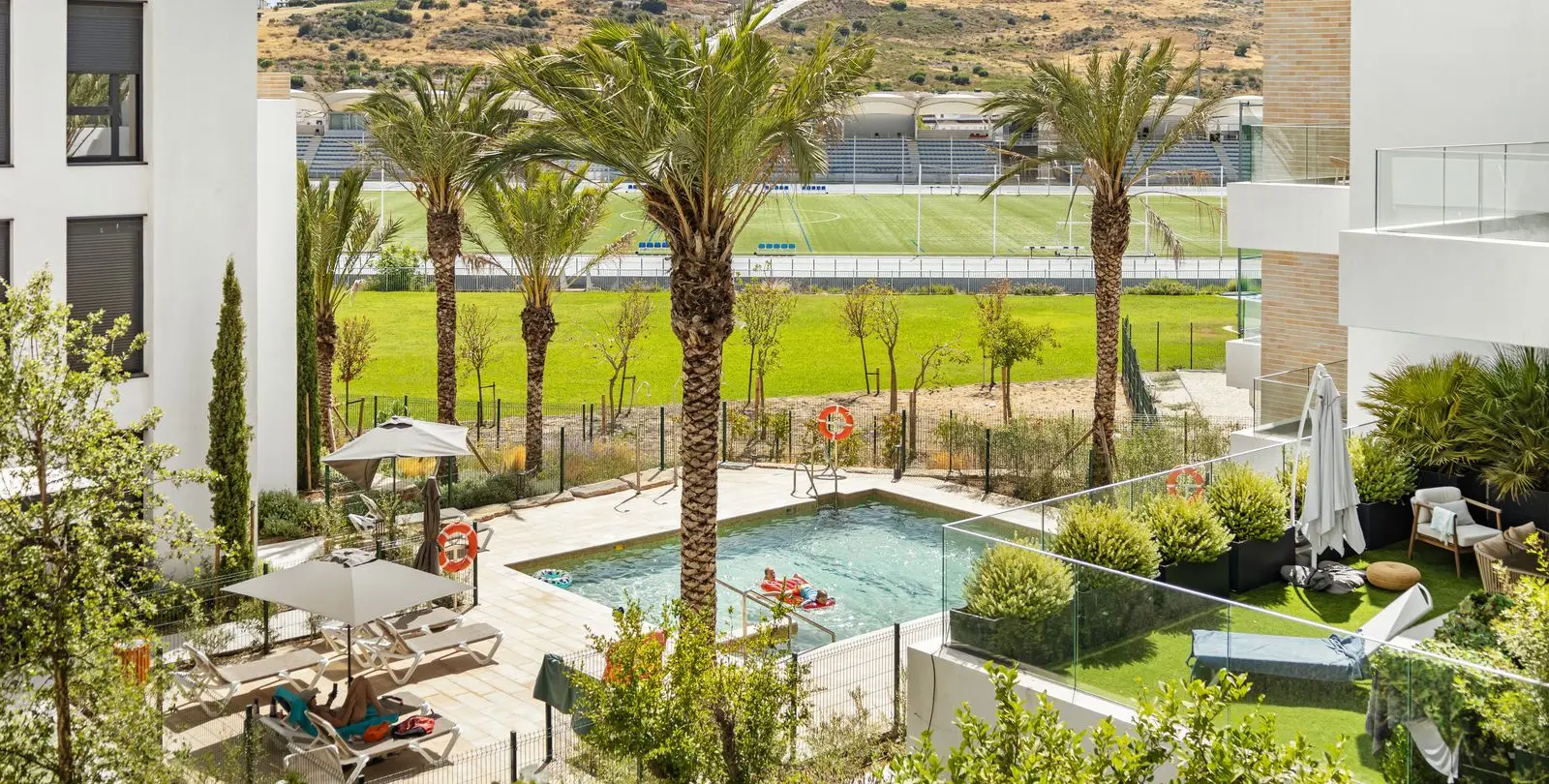 Sale of penthouse in Estepona 2