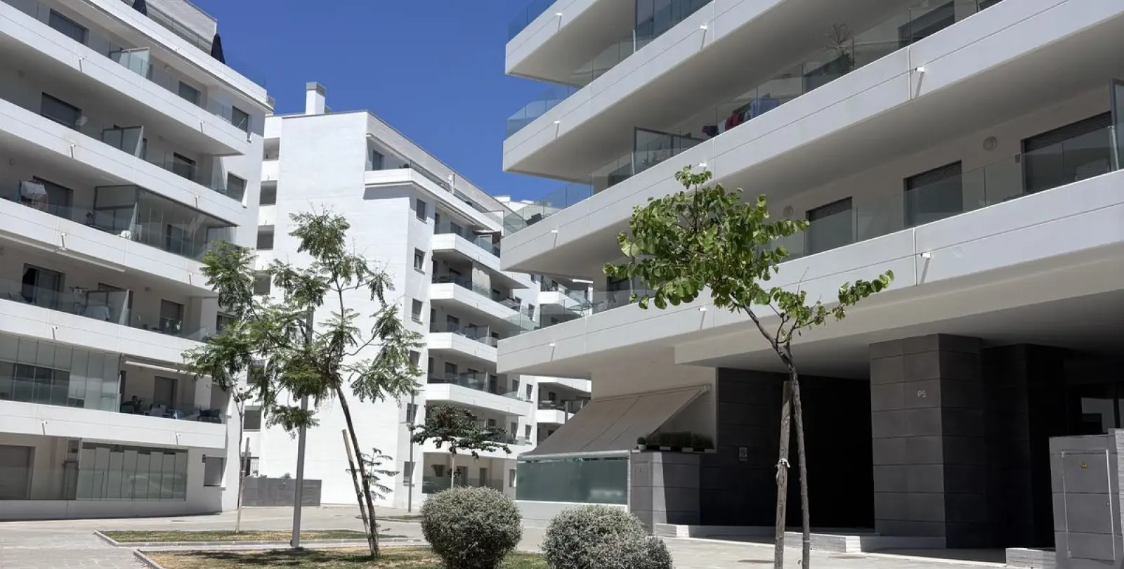 Sale of middle floor apartment in Marbella 1