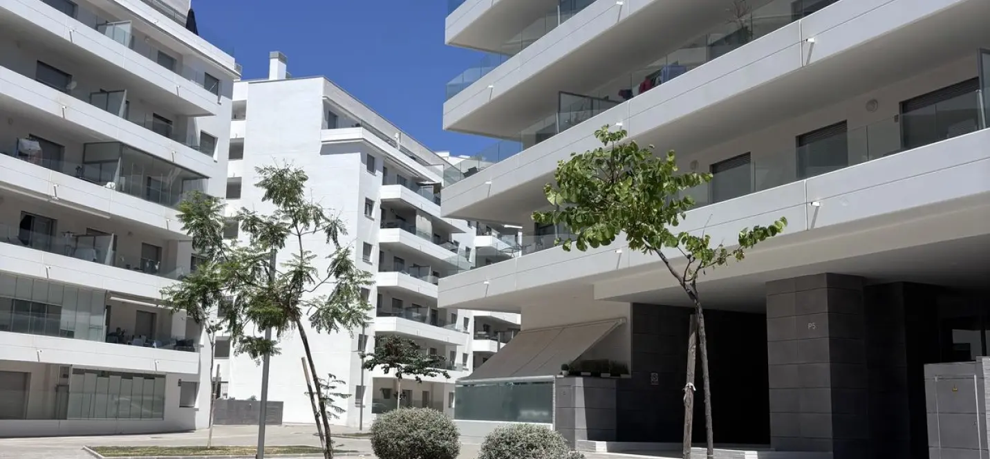 Sale of middle floor apartment in Marbella 0