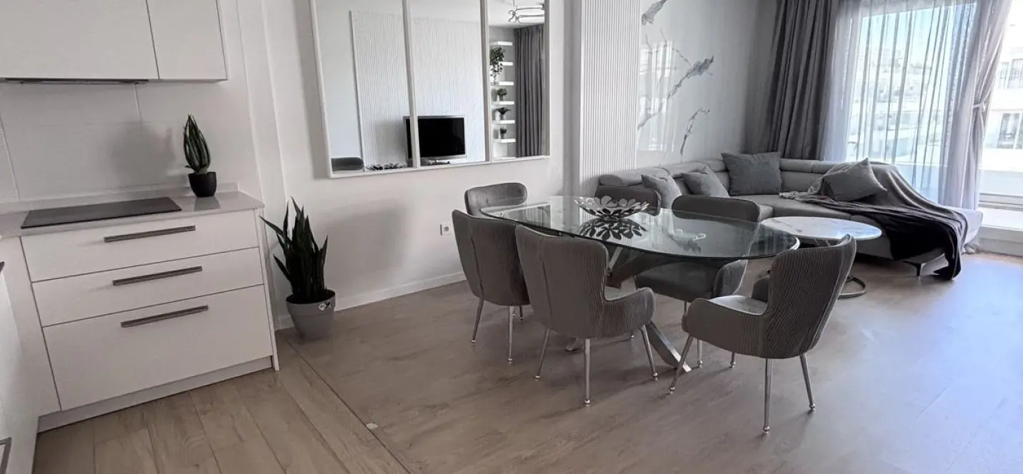 Sale of middle floor apartment in Marbella 1