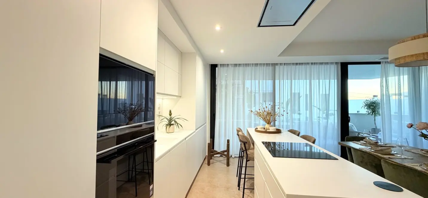 Sale of middle floor apartment in Cancelada 2
