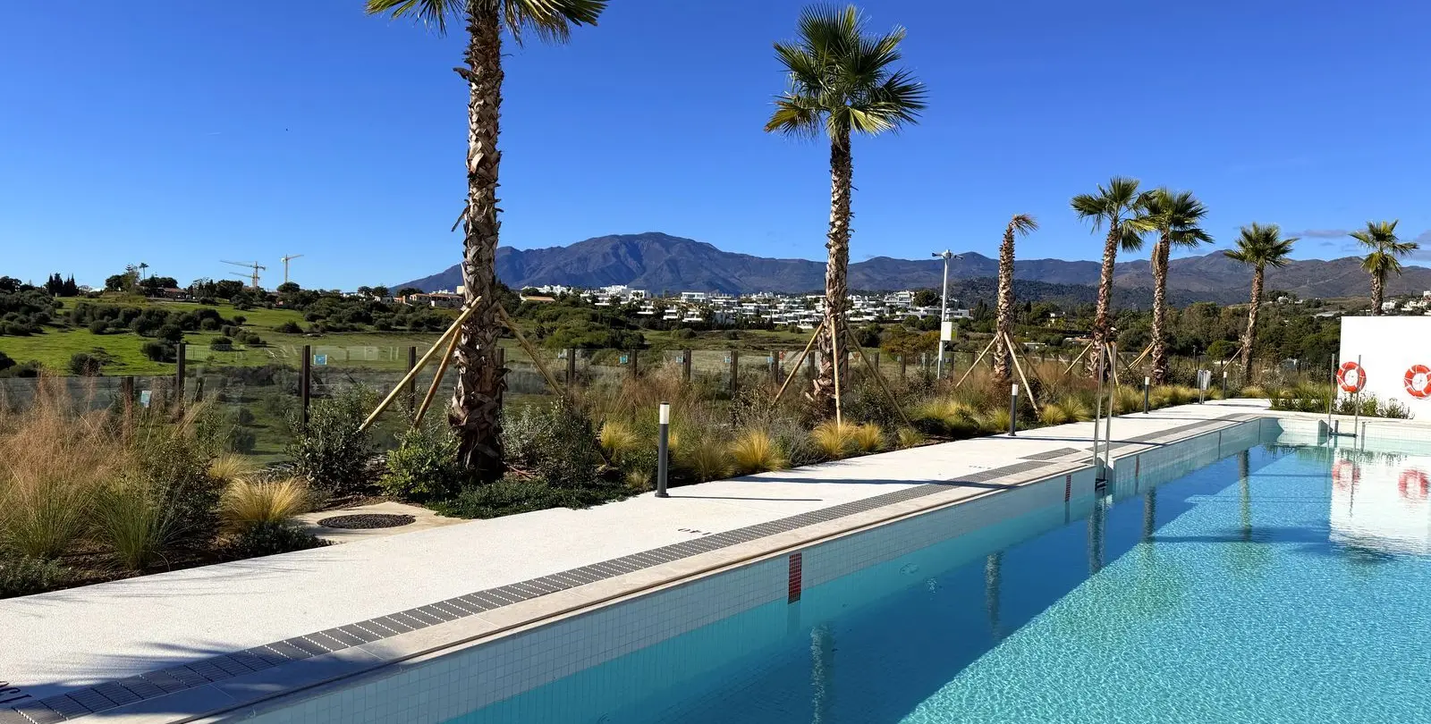 Sale of middle floor apartment in Cancelada 32