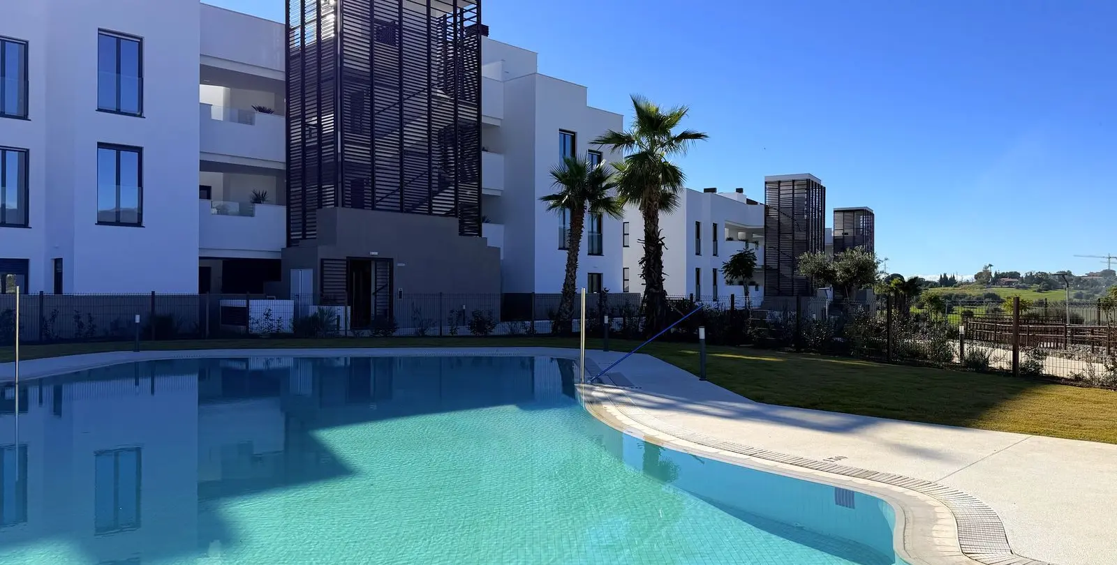 Sale of middle floor apartment in Cancelada 35