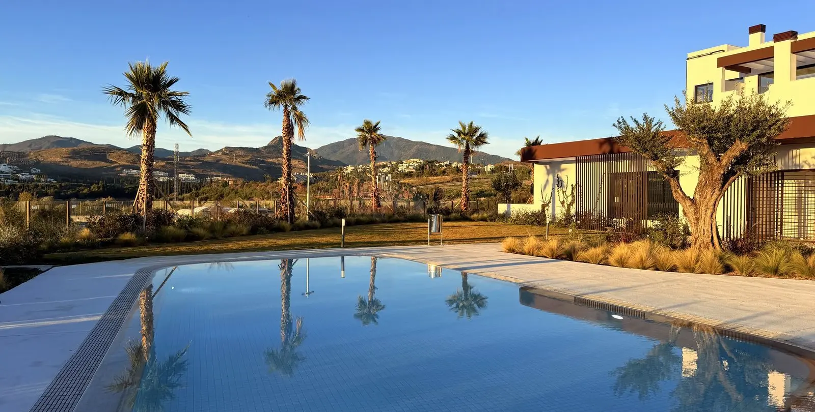 Sale of middle floor apartment in Cancelada 37