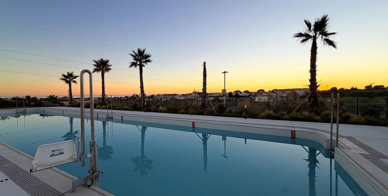 Sale of middle floor apartment in Cancelada 38