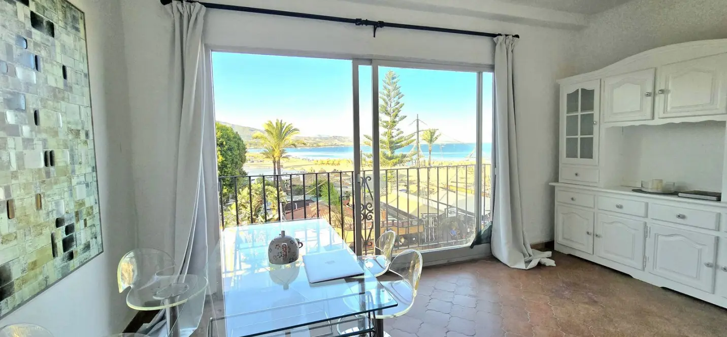 Sale of middle floor apartment in Puerto Banús 4