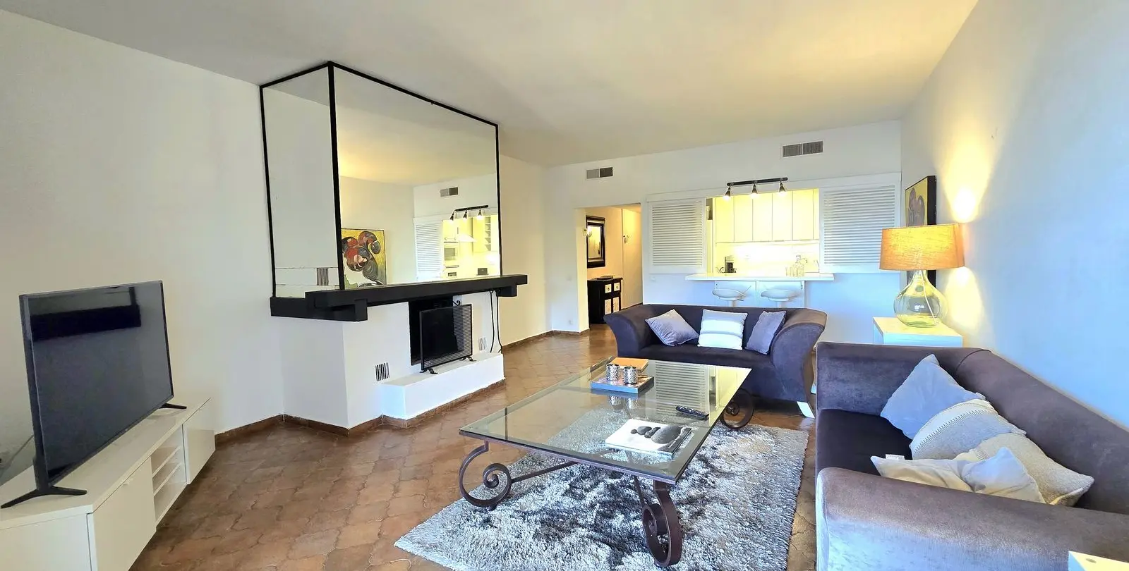 Venta de apartamento en planta media en Puerto Banús 2