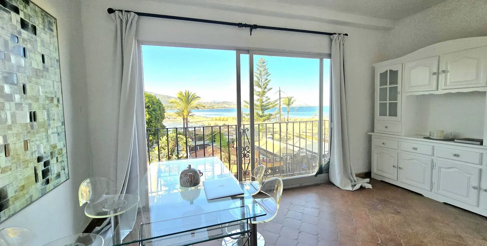 Venta de apartamento en planta media en Puerto Banús 5