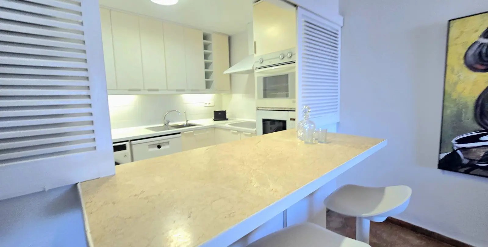 Venta de apartamento en planta media en Puerto Banús 8