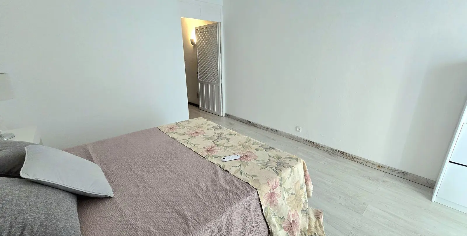 Venta de apartamento en planta media en Puerto Banús 11