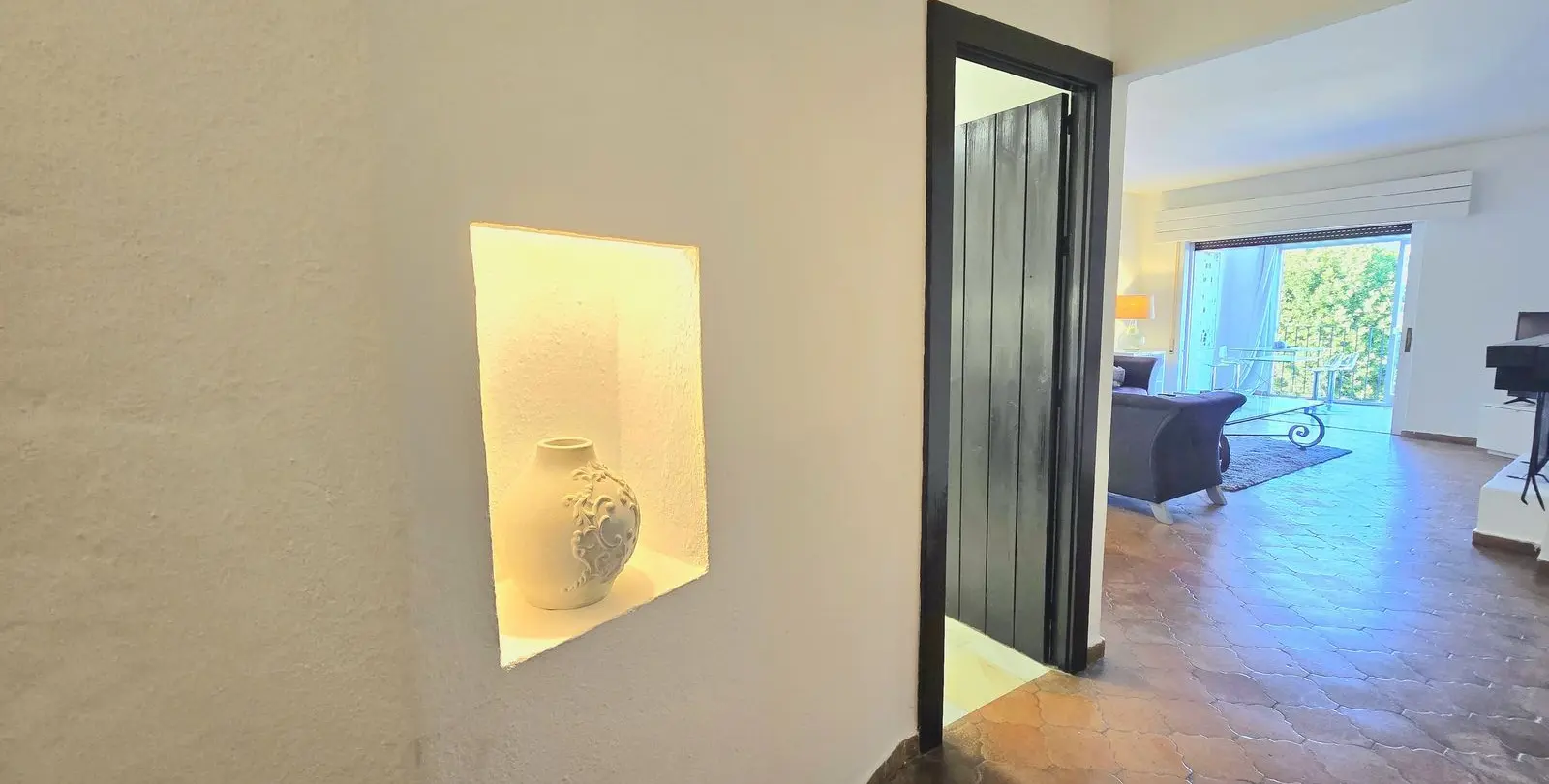 Venta de apartamento en planta media en Puerto Banús 14