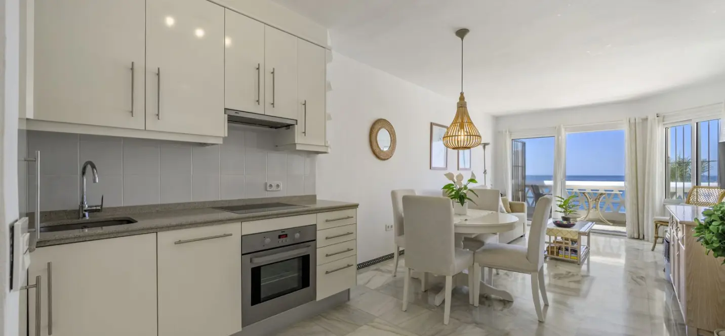 Sale of penthouse in Calahonda 3