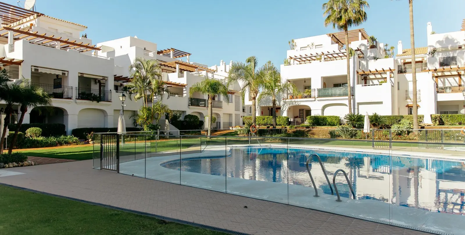 Sale of ground floor apartment in San Pedro de Alcántara 1