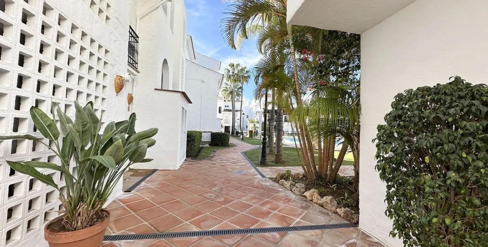Sale of ground floor apartment in San Pedro de Alcántara 35
