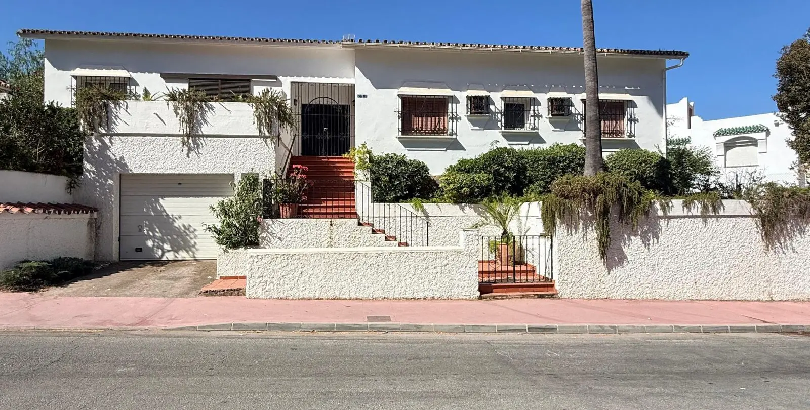Sale of detached villa in Nueva Andalucía 1