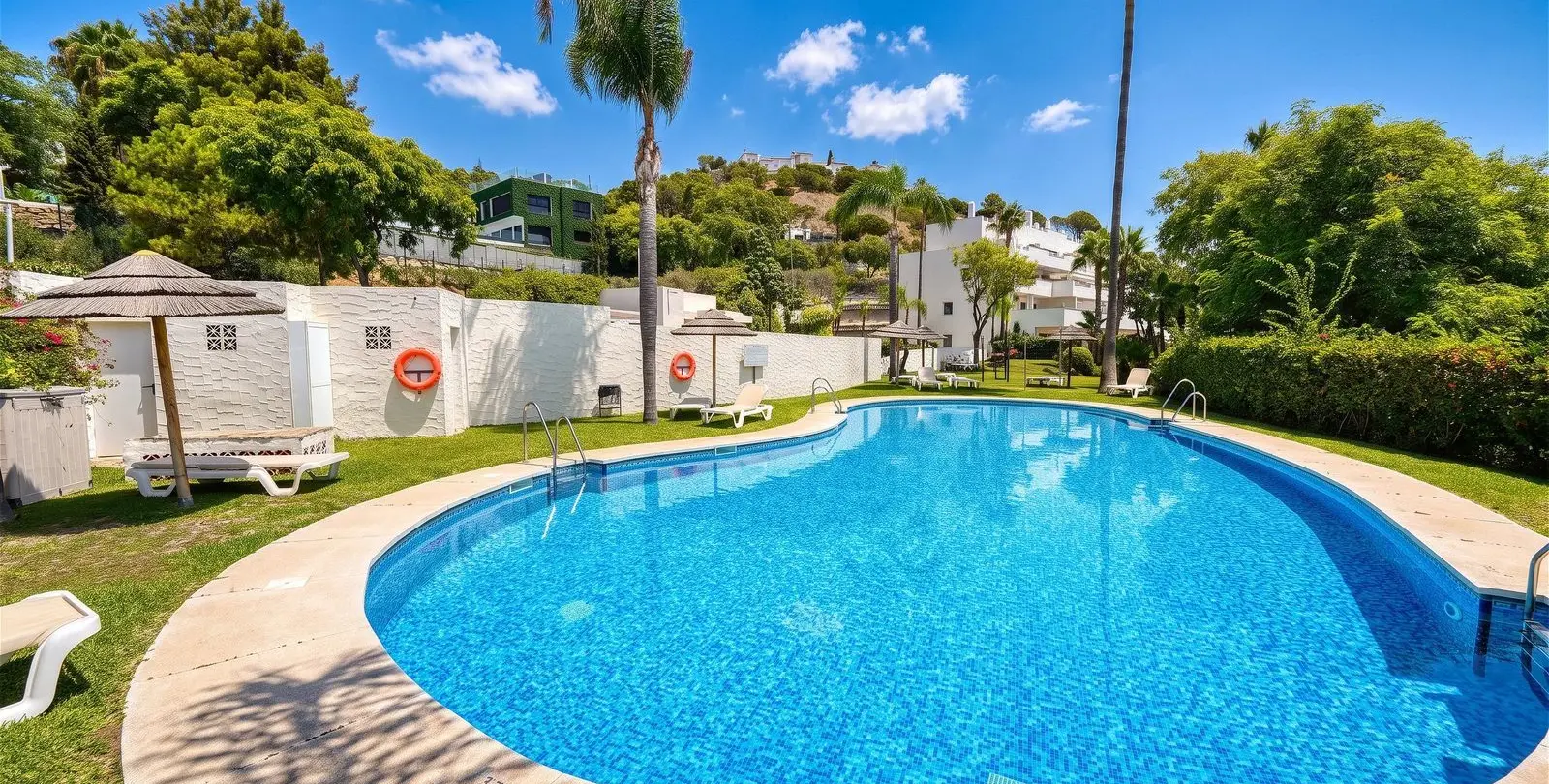 Venta de apartamento en planta baja en Benahavís 1
