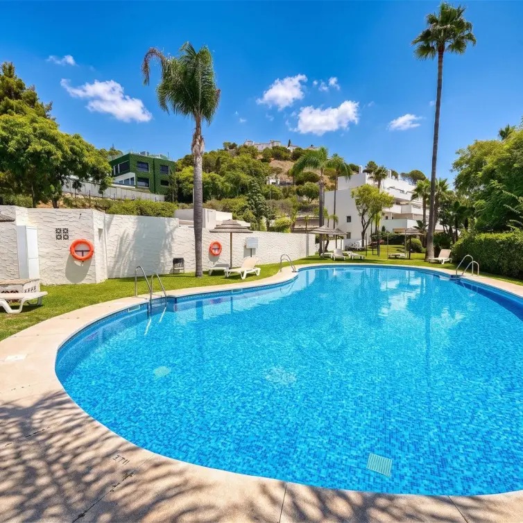 Sale of ground floor apartment in Benahavís
